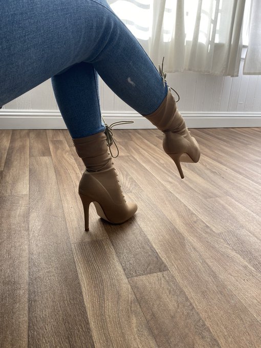 Who likes heels? 👢👠 #onlyfans #heels #highheels #boots #suede #fetish #mistress #stepsister #fashion https://t<a href="/tag/onlyfans"class="tags">#onlyfans</a><a href="/tag/heels"class="tags">#heels</a><a href="/tag/highheels"class="tags">#highheels</a><a href="/tag/fashion"class="tags"><span>#fashion</span></a><a href="/tag/fetish"class="tags"><span>#fetish</span></a><a href="/tag/boots"class="tags"><span>#boots</span></a><a href="/tag/mistress"class="tags"><span>#mistress</span></a><a href="/tag/suede"class="tags"><span>#suede</span></a><a href="/tag/ste"class="tags"><span>#ste</span></a>