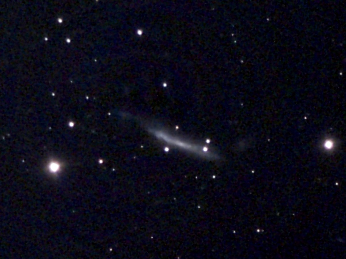 AstroMikeMerri's tweet photo. A partly clear night for some non-#LockDownAstronomy with the #eVscope last night, so a look at the edge-on spiral galaxy NGC 3432. Its slightly distorted shape seems to be driven by its gravitational interactions with the faint companion just to the right in this image. https://t.co/gtiFWkg7qf
