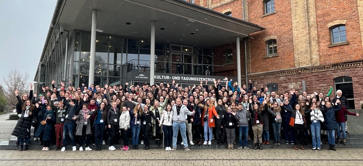 GBM_eV's tweet image. The @JuniorGBM has reached a remarkable size🤩! Thank you all for your participation, thank you for a great Mosbacher Kolloquium, fantastic talks and many excellent conversations. We are already looking forward to 2023, when the topic will be #ImmuneEngineering.