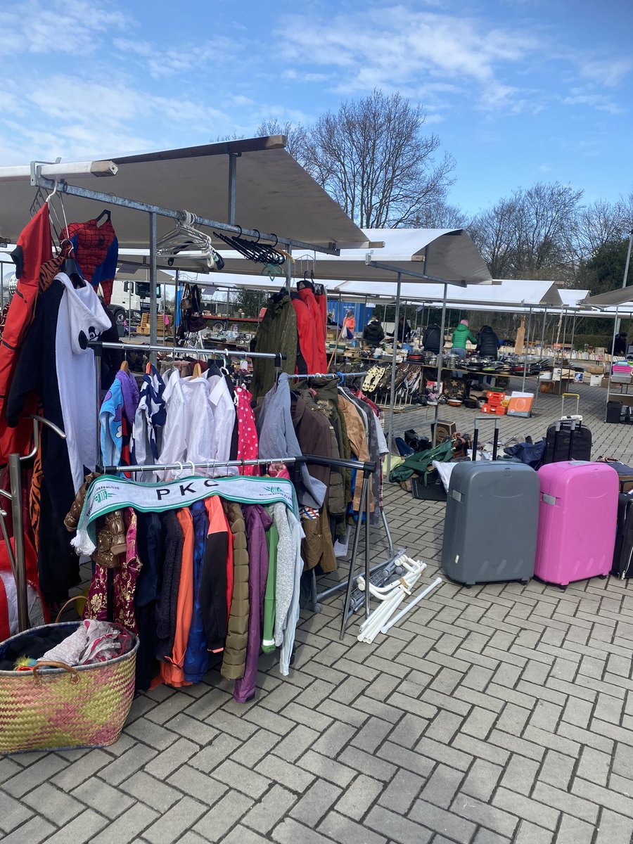 Rommelmarkt bij <a href="/DOS46/">DOS'46/VDK Groep</a> met allemaal mooie spullen !
