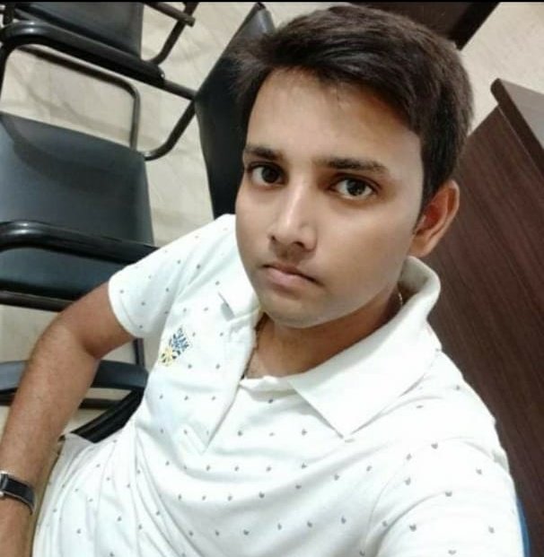 sohansingh05's tweet photo. झारखंड के दुमका एसपी कार्यालय में कंप्यूटर सेक्शन में तैनात सहायक पुलिस विवेक कुमार ने फांसी लगाकर खुदकुशी कर ली है।विवेक 3 साल पहले ही सहायक पुलिस के पद पर बहाल हुए थे।
#Jharkhand https://t.co/HLH46Nw9Y8