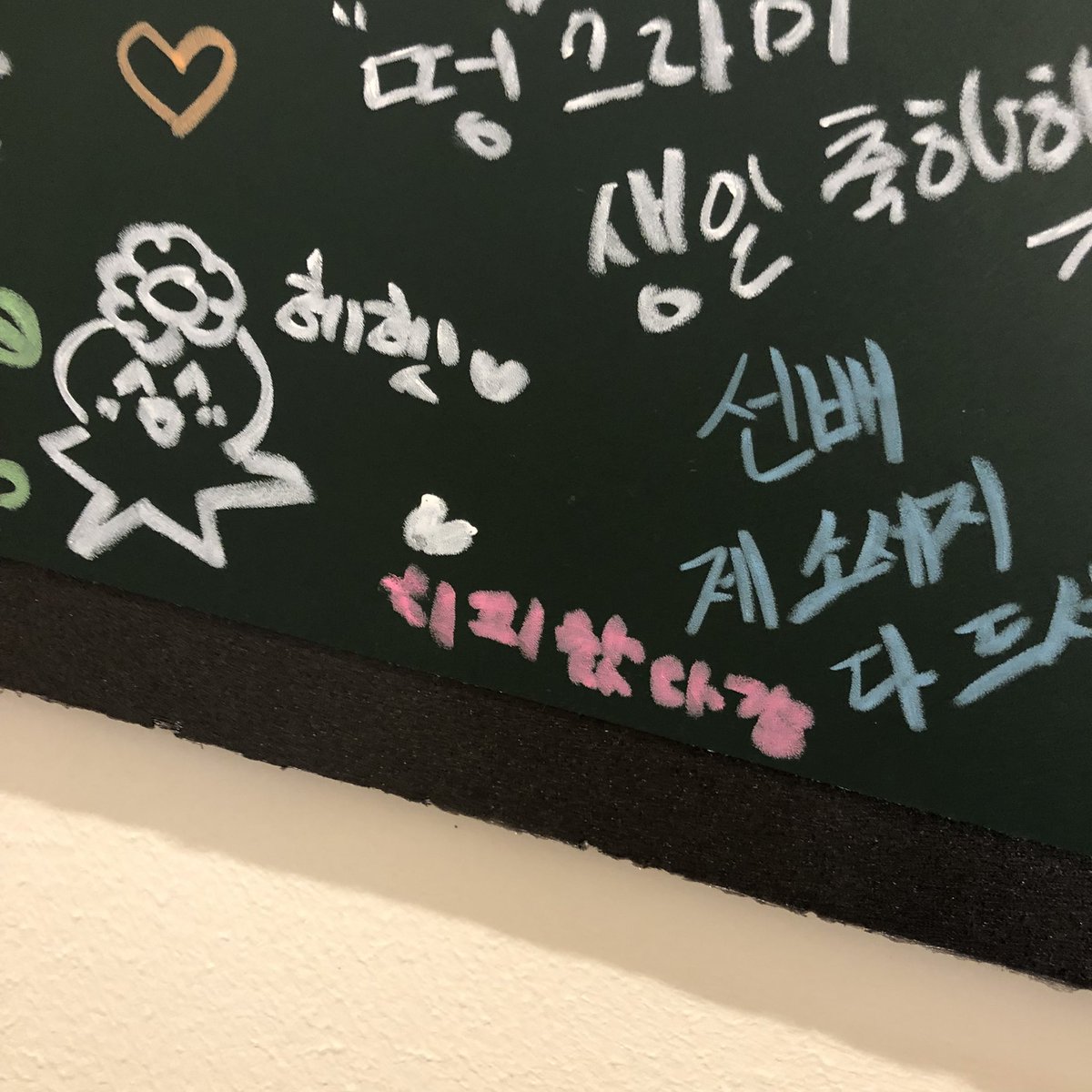 iamshfan_'s tweet photo. 다 성화 얘기 적는 와중 
히피 왔다감 https://t.co/xWVOJho6yR