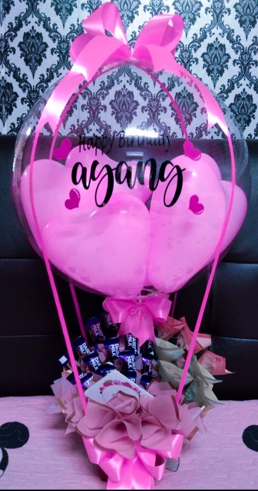 Tasha030480's tweet photo. Birthday besok 3 April tapi dpt awal sbb besok dh puasa katanya https://t.co/92Os80rWib