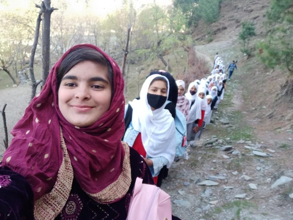 IqbalKashmiri13's tweet photo. #Zarla skiing & adventure sports club organised mountain trekking today in #TangdharValley #Karnah Kupwara. Great participation of youths, in the lap of nature.
#IncredibleTangdhar https://t.co/r4PdYA9iUb