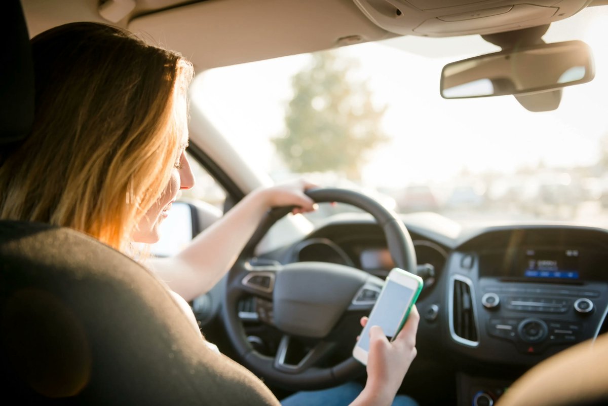 SBPInsurance's tweet image. April is Distracted Driving Awareness Month, and one of the bad habits many people are guilty of is texting and driving. Avoid looking at your phone when you’re behind the wheel with these helpful tips: buff.ly/3hlyVXx