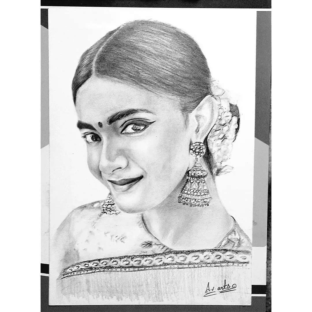 Here is an sketch of gorgeous queen of tollywood ♥️
@KeerthyOfficial 
#tollywood #actress #gorgeous #cute #beautifull #indian #keerthsureshoffical #style #art #sketch #graphite #portrait #brustro