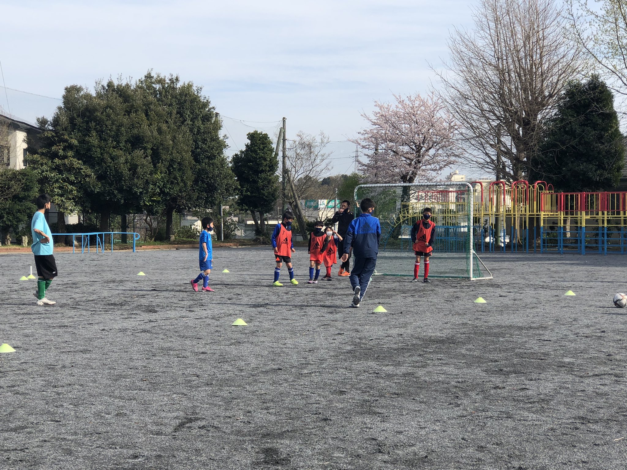 Fcsoleil 22年度の活動が始まりました 今日は卒業生が1人来てくれました 久しぶりに岡津小学校で練習 だったので子供達も大人も楽しい練習時間になりました 今日から新一年生のメンバーも増えて22年度は10人でスタートです メンバー募集中なので