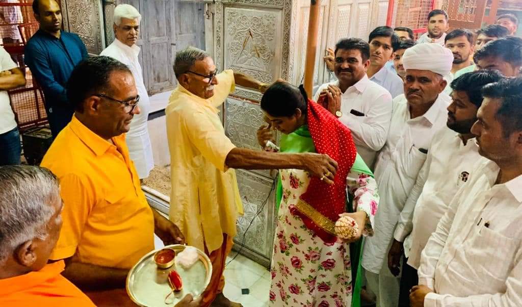 JnvuSohan's tweet photo. आज नवरात्रि के शुभ अवसर पर ओसिया में स्थित मंदिर में सच्चियाय माता जी के दर्शन किए व माता जी से आशीर्वाद प्राप्त किया।
@DivyaMaderna https://t.co/mwOPWXZF3R