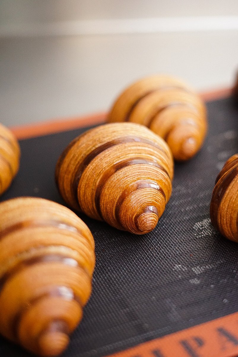 ElCuistoo's tweet photo. Les voici les voilà ! Les croissants marbrés ( oui la couleur s’est un peu estompée à la cuisson) 
À vous de jouer maintenant https://t.co/9qY6JDNdOX