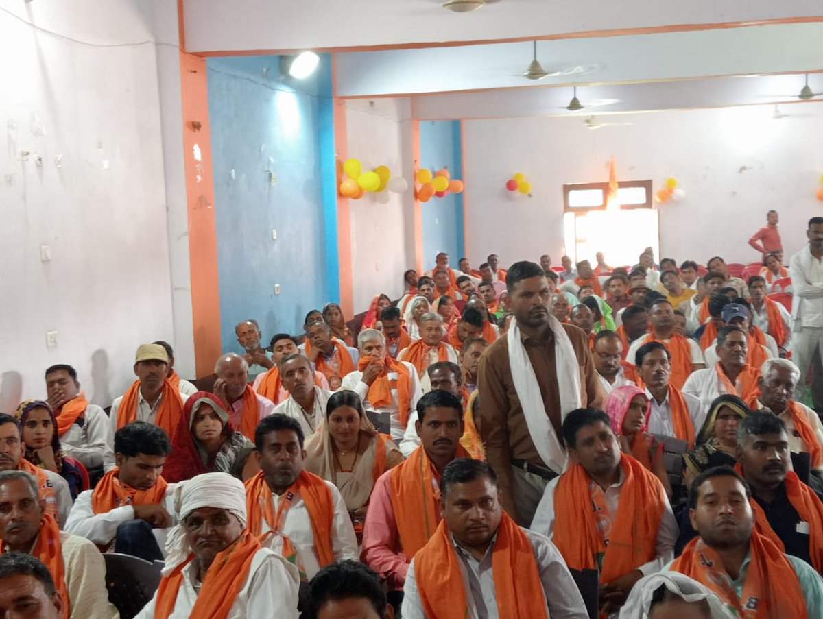 AjitSinghPal_'s tweet photo. सिकंदरा विधानभा में, कानपुर-फतेहपुर स्थानीय प्राधिकरण एमएलसी पद हेतु प्रत्याशी श्री अविनाश सिंह चौहान जी के समर्थन में आयोजित बैठक को संबोधित किया। इस अवसर पर मा. कैबिनेट मंत्री श्री @Rakesh_Sachan_ जी का सानिध्य भी प्राप्त हुआ।
@YogiDevnath2 https://t.co/Bvj5iObdHd