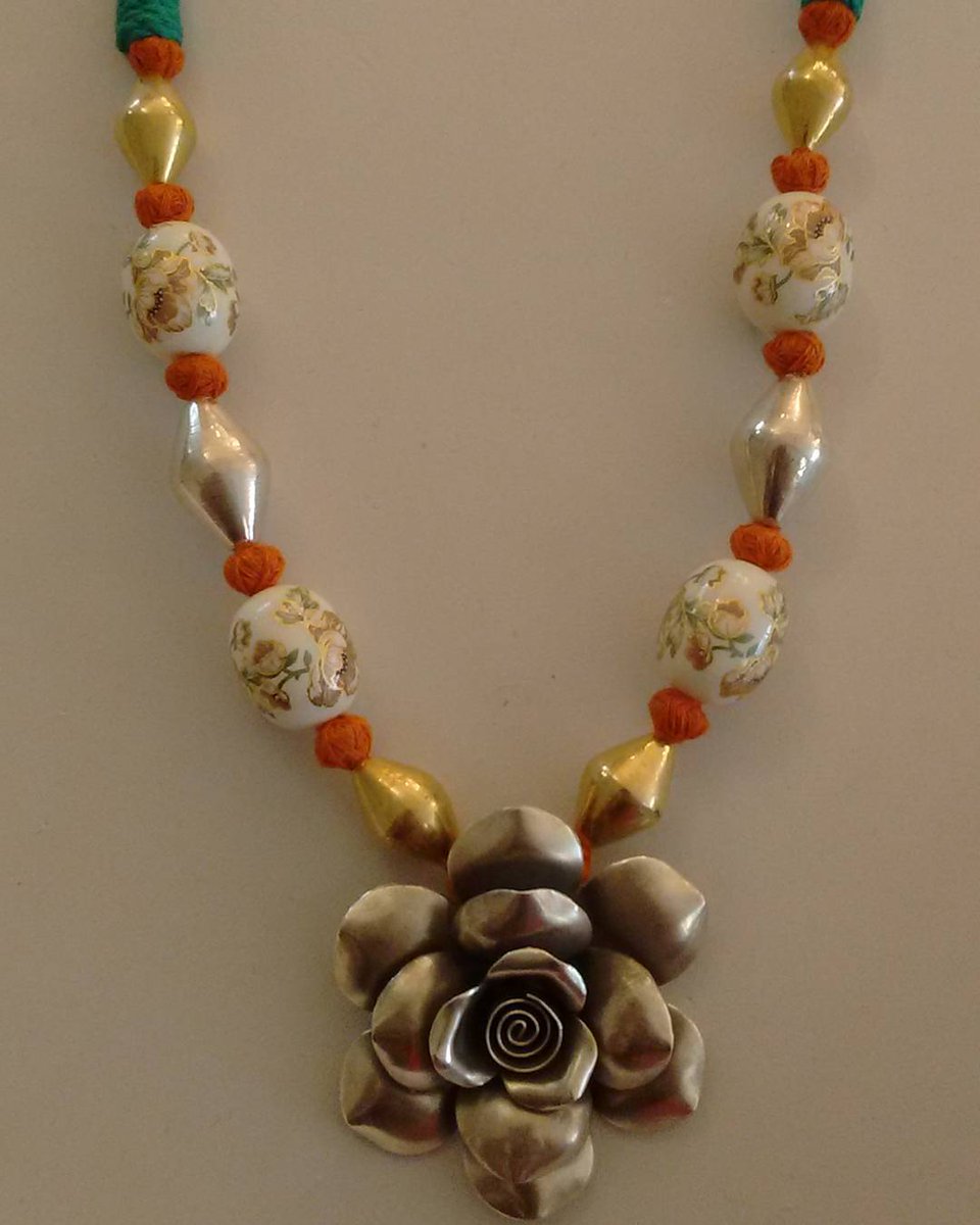 InfoAnmol1's tweet photo. can you think of any other use of this beautiful necklace instead of wearing it only as a necklace ?
Our client used it to welcome &amp; honour their lady guests &amp; gifted it as a medal to pay due respect. #onlyatanmol #925 https://t.co/devWTYXi6q