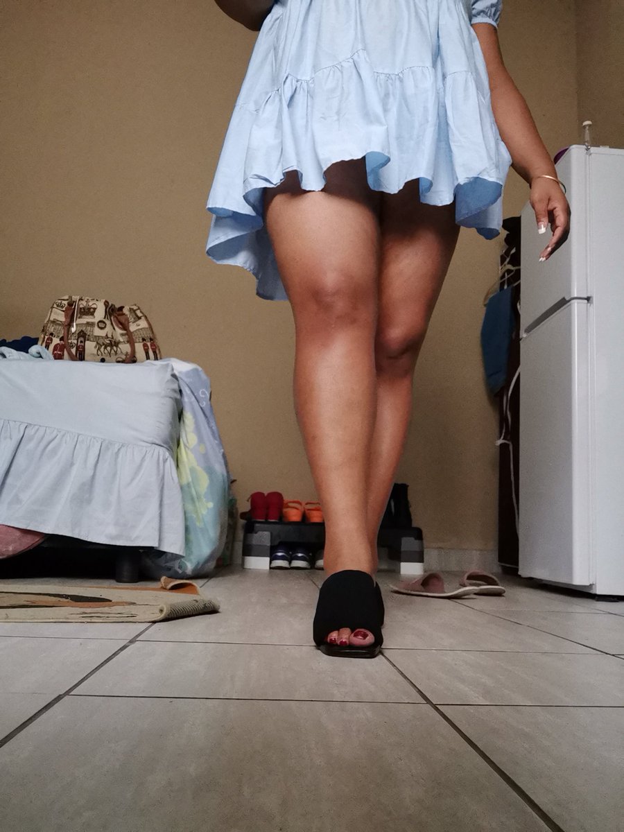 Smollicious1's tweet photo. I am told it is too shot😭😭
Kusho a male makhelwane
Lapho ngyala e tuckshop
#EmqashweniDiaries
#ComplexLife
#1ROOMGANG
#backroomrental
Never mind the back ground🙄🙄ngizobuyela embhedeni liyana vele  koda ke nglambile, goin 2 buy bread https://t.co/wMdoeaXeTV