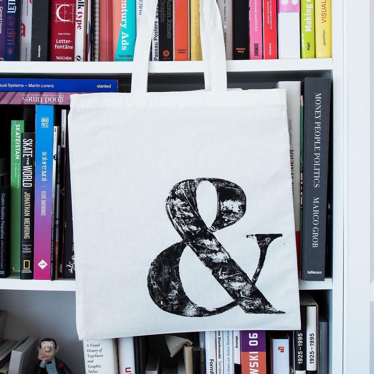Spitzkant ampersand woodcut prints are now available in my brand new online shop, where I occasionally offer limited edition prints and products related to fonts and typography.
julienfincker.bigcartel.com