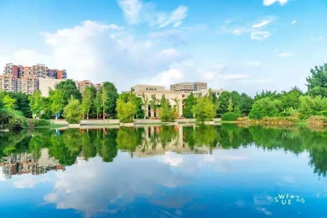 CIESWUFE's tweet photo. 4 seasons in SWUFE
Spring is prosperous with flower and song,
Summer is hot and days are long,
Autumn is rich with fruit and grain,
Winter brings snow and the New Year again.
#SWUFE #capus #university #StudyinChina
#西南财经大学 #西财 https://t.co/ZxJ5Yxo6Jp