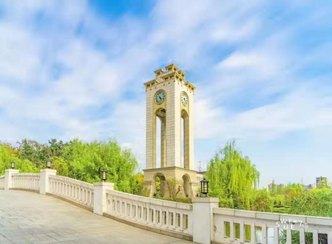 CIESWUFE's tweet photo. 4 seasons in SWUFE
Spring is prosperous with flower and song,
Summer is hot and days are long,
Autumn is rich with fruit and grain,
Winter brings snow and the New Year again.
#SWUFE #capus #university #StudyinChina
#西南财经大学 #西财 https://t.co/ZxJ5Yxo6Jp
