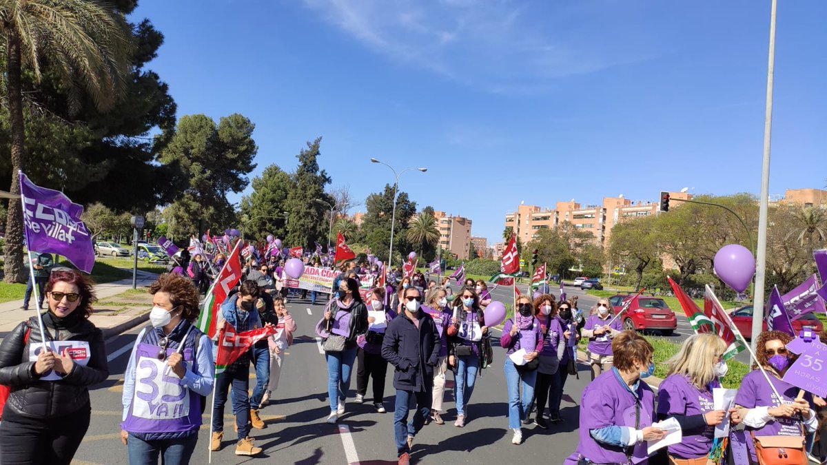 rociocamacho76's tweet photo. #LoHaremosBien @JuanMa_Moreno @FeijooGalicia @loleslopez venimos a deciros no al empleo precario #MonitorasEnLucha https://t.co/RR44fEjZNU