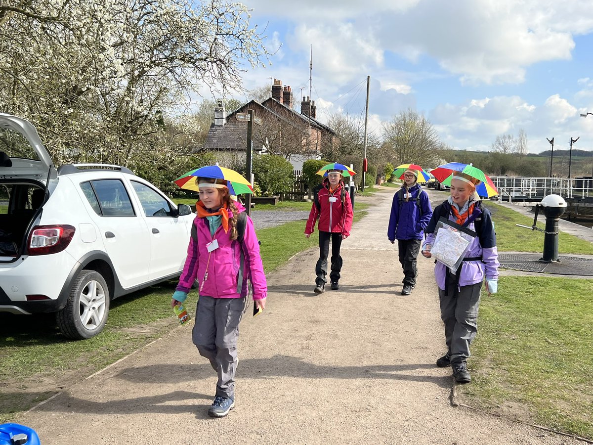 daveakasarah's tweet photo. @CheshireHike #checkpoint4 @merseyweaver the teams are coming in! https://t.co/9GXyuUWhDg