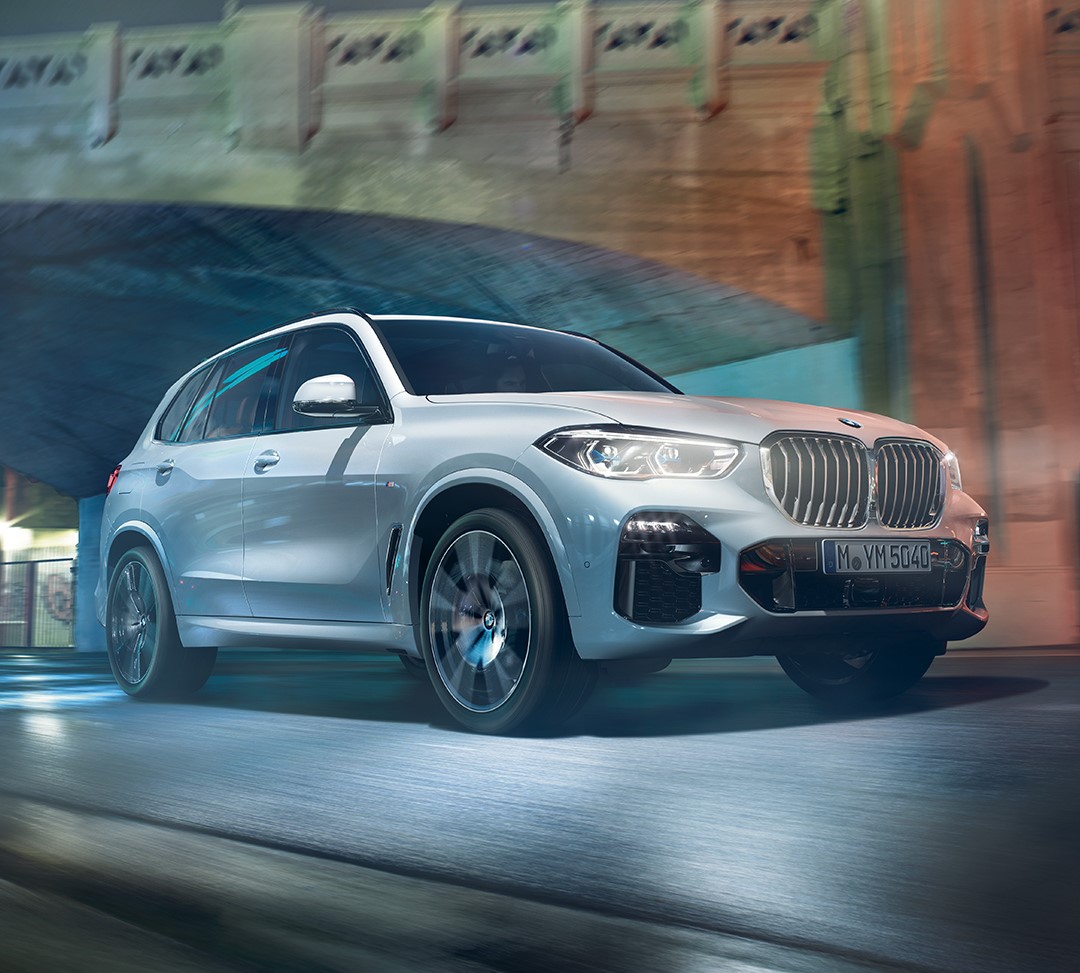 Equipped with new technologies for more safety and maximum driving dynamics on every surface, the BMW X5 offers driving pleasure on any journey. 

#BMW #X5 #UltimateDrivingMachine