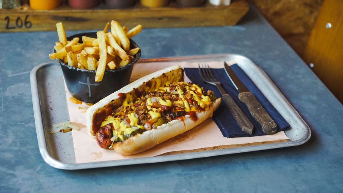 RedsTrueBBQ's tweet photo. Every now and then I fall apart 🎵 

They're a challenge to eat, but by jove they're worth it!

#HotDog #HotDogs #Hoagies #SloppyJoe #ChilliHotDog #BeefChilli https://t.co/z4T4mnzZwr