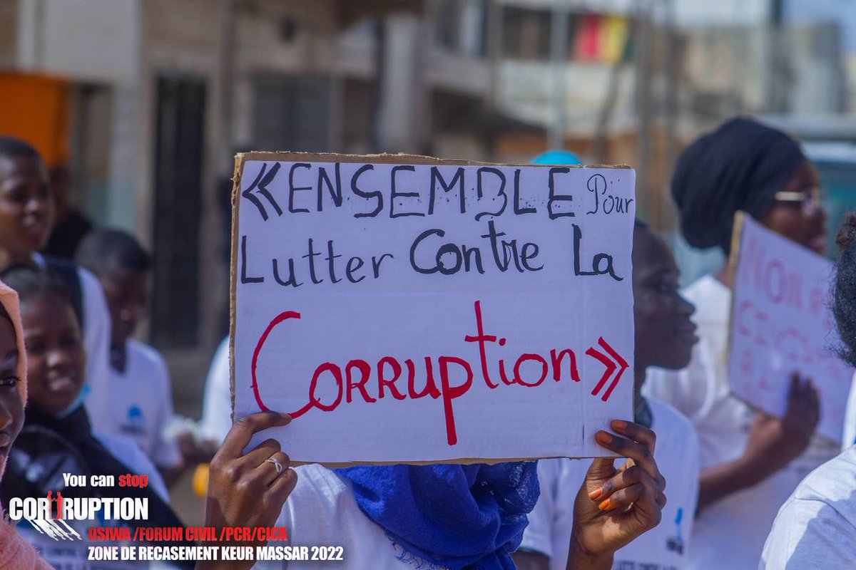 BirahimeSeck's tweet photo. Randonnée de sensibilisation des élèves-membres du Club d'Intégrité à la Citoyenneté Active #CICA du CEM ZONE DE RECASEMENT sur la lutte contre la corruption et la promotion de la Citoyenneté @CicaForumCivil @OSIWA1 @aliounetine16 @TitusGwemende @niallee04 https://t.co/MawLPxOiWo