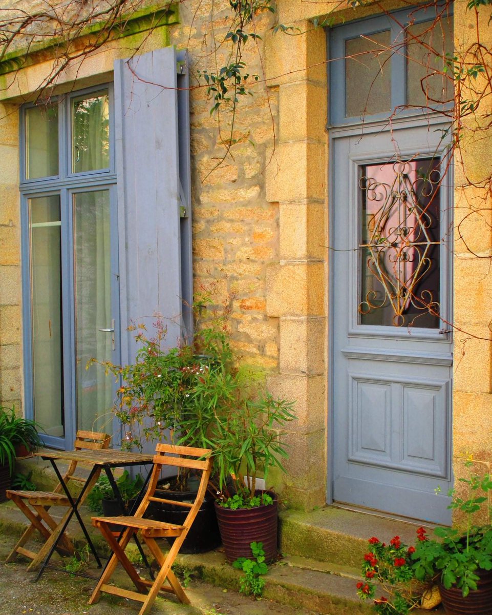 alexendrapsbzh's tweet photo. Dans les ruelles de Douarnenez la semaine dernière ☀️ #Bretagne #MagnifiqueBretagne #magnifiquefrance #francemagique https://t.co/pSNOV7uksi