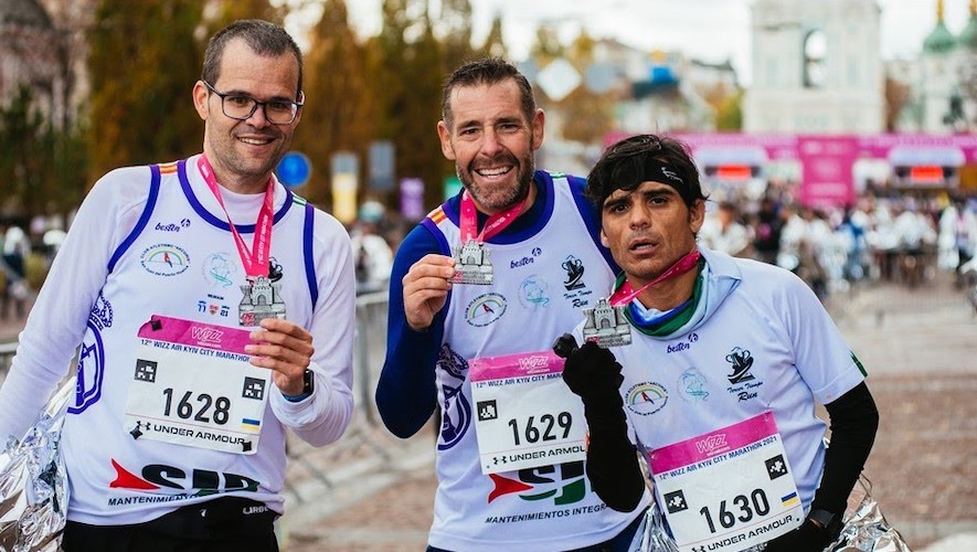 DiarioHuelva's tweet photo. 🏃 #Atletismo #Huelva: La solidaridad de Bendala, Flores y Galván brillará más que nunca en París.

 (@AntonioBendala @JosGalvn @Rutareyeuropa)

https://t.co/GwwphJRPmW https://t.co/VkXSDumm0x