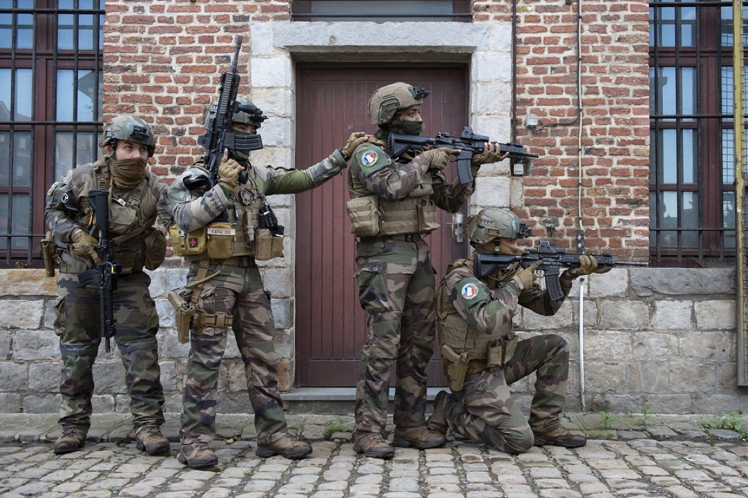 armeedeTerre's tweet photo. 🗳 Élisez votre #PhotoDeLaSemaine !

1️⃣ #Aguerrissement mise en situation de fatigue avant séance de tir @152eRI
2️⃣ #ColdResponse22 posture contact avec #13BCA
3️⃣ #MatosTerre tir missile MMP @1er_ri &amp; @3eHussards 🇳🇴
4️⃣ #Sentinelle entraînement opérationnel en France🇫🇷

👇 Votez ! https://t.co/QA4LZ2aRKK