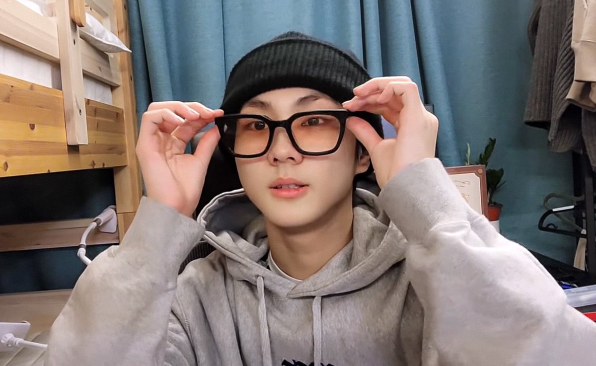 focaljungwon's tweet photo. 🕶 #정원 #JUNGWON https://t.co/DdGUGTx4sG