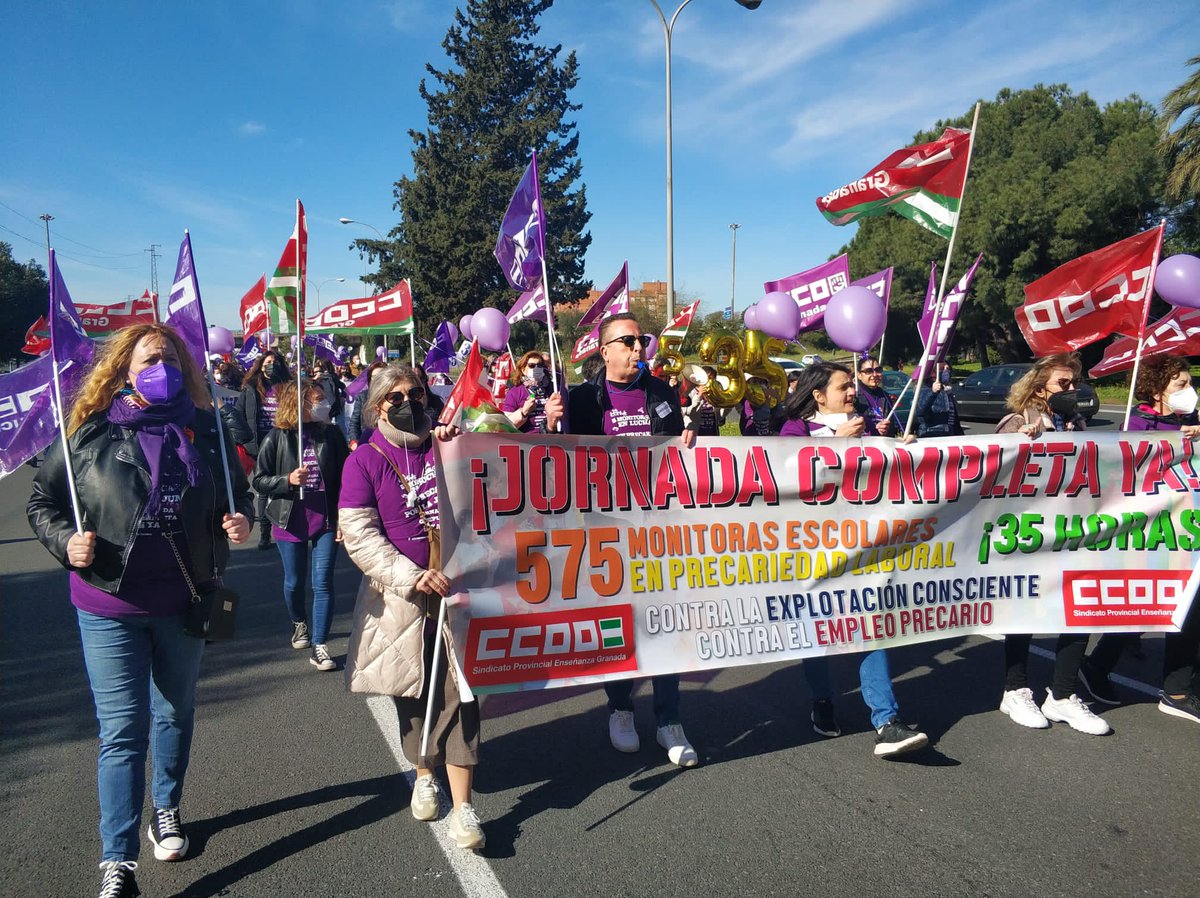 Marinaccoo's tweet photo. Hoy sábado día 2 de abril estamos en MARCHA por las 35 horas de todas las MONITORAS ESCOLARES. Basta ya de Precarización. Son Imprescindibles, @EducaAnd lo sabe y se comprometió a ello. La @AndaluciaJunta NO CUMPLE pero nosotras estaremos ahí hasta que se consiga. ¡35 horas YA! https://t.co/nZYA1Ougdv