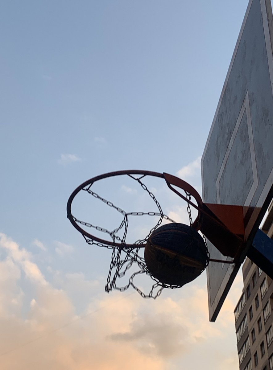 Valucioner's tweet photo. played basketball with my gf yesterday 🏀 https://t.co/L3gloCcNt4