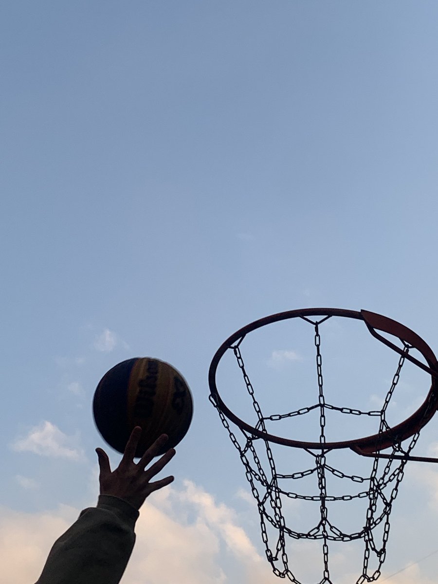 Valucioner's tweet photo. played basketball with my gf yesterday 🏀 https://t.co/L3gloCcNt4