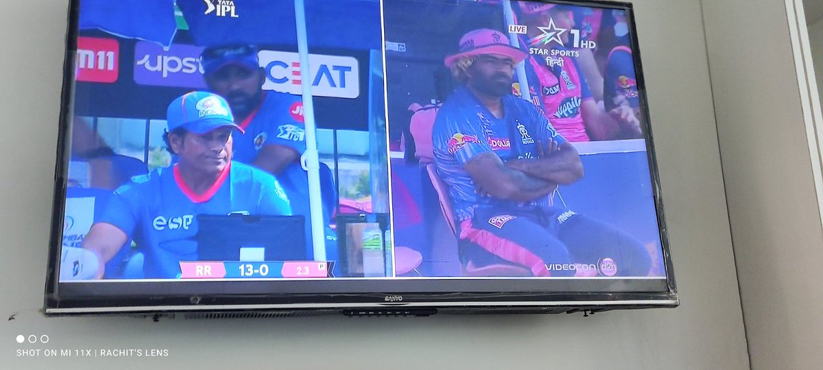 aarkey_'s tweet photo. @GetOneCardIN #BeTeamMetal
Metal Rod and God of Cricket spotted together https://t.co/8NEidHFWNm