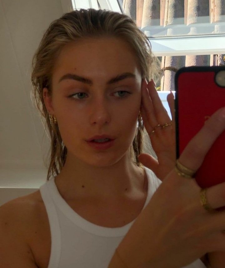 18Reaven's tweet photo. lang onder de douche LEKKER !!! 
Ik wil winkelen mijn slaafjes  !!!!!!!!!!!!!
#findomworship #FinDom #findomdrains #findomgoddess #findomsub #findoms #findom #meesteres #goddess #geldslaaf #tikkieslaaf #geldvarken https://t.co/ay9zleDaxf