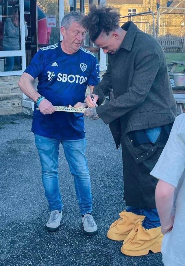 TommysDartsTips's tweet photo. Kalvin Phillips what on earth are those 😭😭😭 https://t.co/4wTYS3wvCs