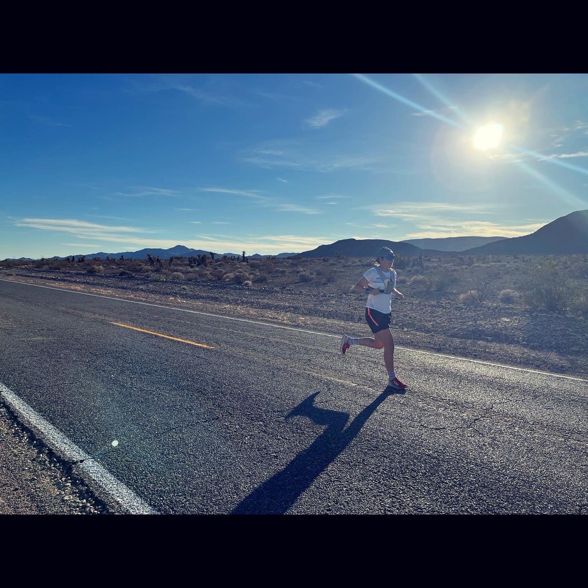 HannahVaughan91's tweet photo. The Speed Project. 550km in 45h18m. 41 degrees in Death Valley, 1677m of climbing, 4.54m/km average, 3 hours sleep, 1 EPIC adventure! 🌵🐍☀️🏃🏼♀️ #thespeedproject #tsp2022 #lalv #dreamteam #deathvalley #wingmirrorsintact #howfarawayarethey #justkeeprunning #teamsmugglers https://t.co/xfzD5KBiul