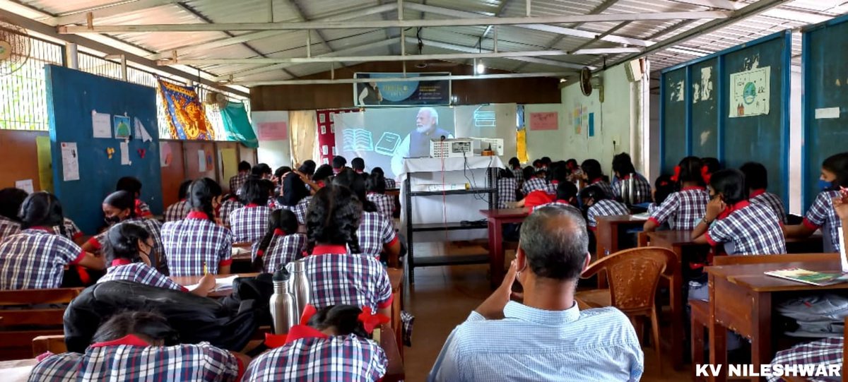 kvnileshwar's tweet photo. K V NILESHWAR HAS OBSREVED THE FIFTH EDITION OF PARIKSHA PE CHARCHA WHERE HONOURABLE PRIME MINISTER INTERACTED WITH SCHOOL STUDENTS INCLUDING KENDRIYA VIDYALAYA.
#PPC2020
#ExamWarriors
@dpradhanbjp
@Annapurna4BJP
@Drsubhassarkar
@EduMinOfIndia
@KVS_HQ
@RanjanRajkuma11 https://t.co/q7Sq2A1rkx