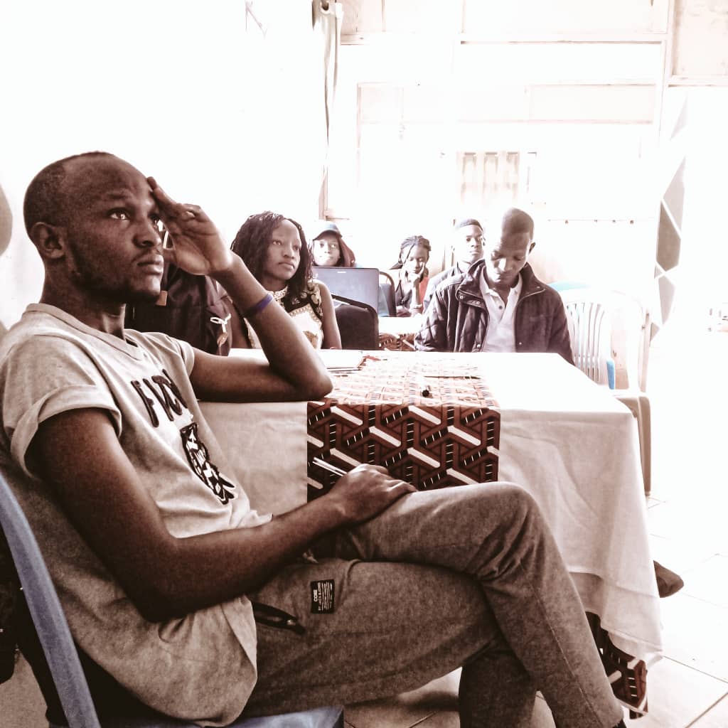 LypUg's tweet photo. Just concluded a session with Mama Mary on "Effective Communication &amp; Public Speaking. 
 
Main take home was;
Communication is the product of your mind so think, synthesis, weigh and ask yourself how best you can convey what you to say. 
#ReadingisLeading https://t.co/5JniCS43G8