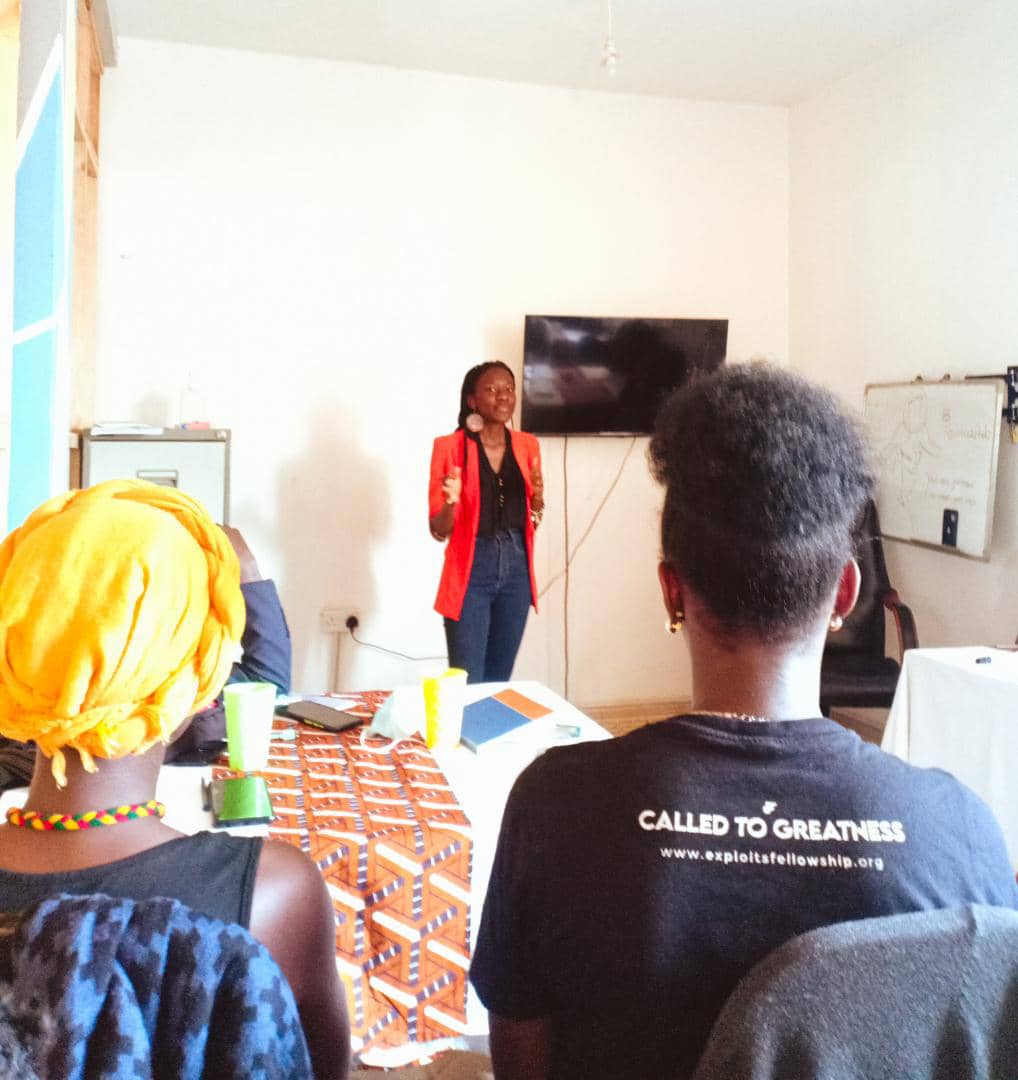 LypUg's tweet photo. Just concluded a session with Mama Mary on "Effective Communication &amp; Public Speaking. 
 
Main take home was;
Communication is the product of your mind so think, synthesis, weigh and ask yourself how best you can convey what you to say. 
#ReadingisLeading https://t.co/5JniCS43G8