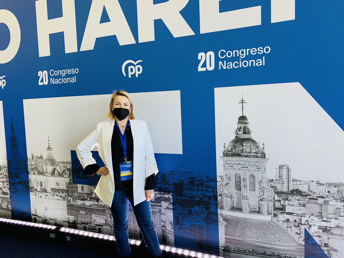 RocoPadilla11's tweet photo. XX Congreso Nacional del Partido Popular. Enhorabuena @FeijooGalicia #LoHaremosBien https://t.co/T3qI09y7iP