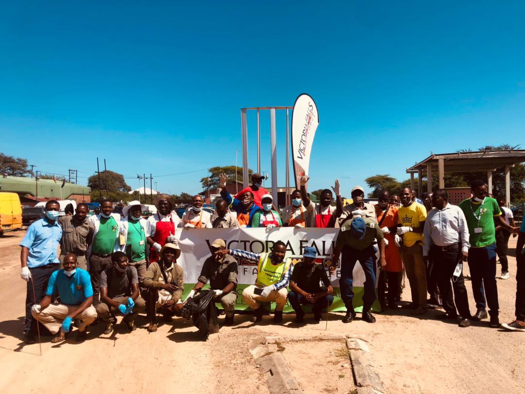 Yesterday morning we participated on the first of the month National Cleaning Campaign at Kazungula Border Post.We would like to extend our gratitude to Hwange Rural District Council for organizing and inviting us to play our part in keeping our Environment litter free.