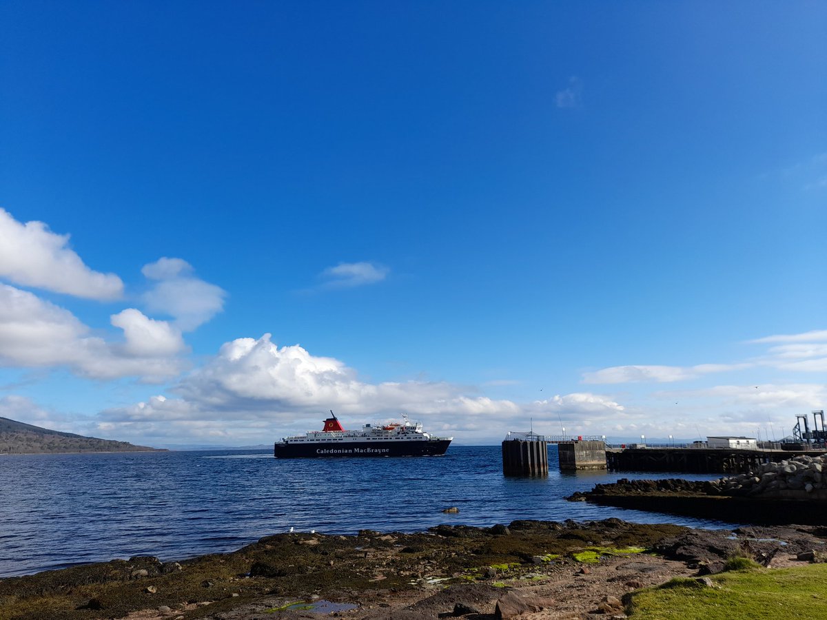 UofGGES's tweet photo. Welcoming our next group of 2nd year #EarthScience @UofGGES students of @CalMacFerries to the beautiful #isleofarran
#fieldclass #geology #environmentalgeoscience #environment #isleofarran #fieldtrip #environment #environmentalsolutions #bepartofthesolution #worldchangers https://t.co/6qJF0mbSsB