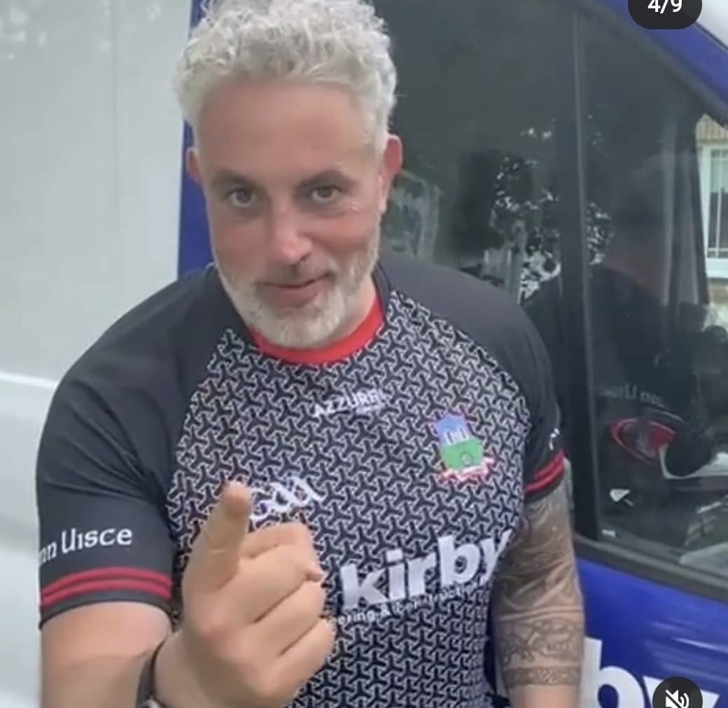 Best of luck to club man &amp; current Junior A Manager Stephen Brennan, who will climb Croagh Patrick with Baz Ashmawy and all the DIY SOS team this morning with legendary RTE reporter Charlie Bird. Click the link below to donate.  #ClimbwithCharlie 🔴⚫️

climbwithcharlie.ie
