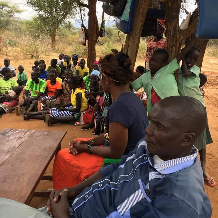 Edithcherotich0's tweet photo. Emily from @TheAmericanfriendsofKenya doing a storytelling and
sensitizing the community on the importance of education and the numerous opportunities that comes with it.. 'I AM ENOUGH'
#Thelibrarymanyattaproject
#Literacymatters
#SDG4 https://t.co/n0WgWd6ZUv