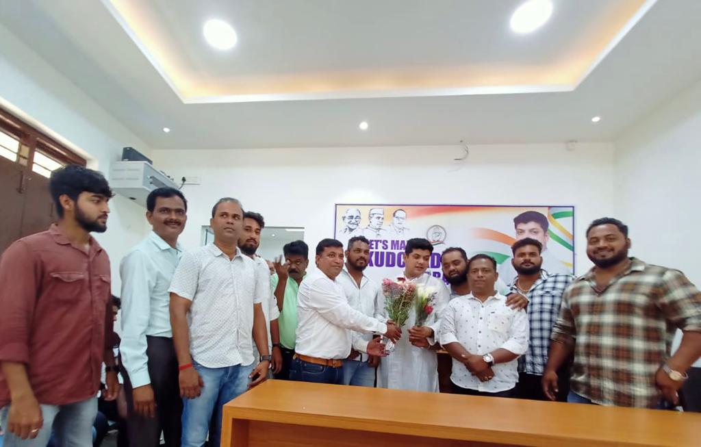 amitspatkar's tweet photo. Today, on the occasion of Gudipadva, all the Congress and vibrant Kudchade Karyakarta met in the office at Curchorem. I sincerely accept the wishes of all for the new responsibility.
#GudiPadwa
#VibrantGoa
#VibrantCongress
#GoaCongress
#youthcongress
#congressahead
#AmitPatkar https://t.co/MffPsgayFx