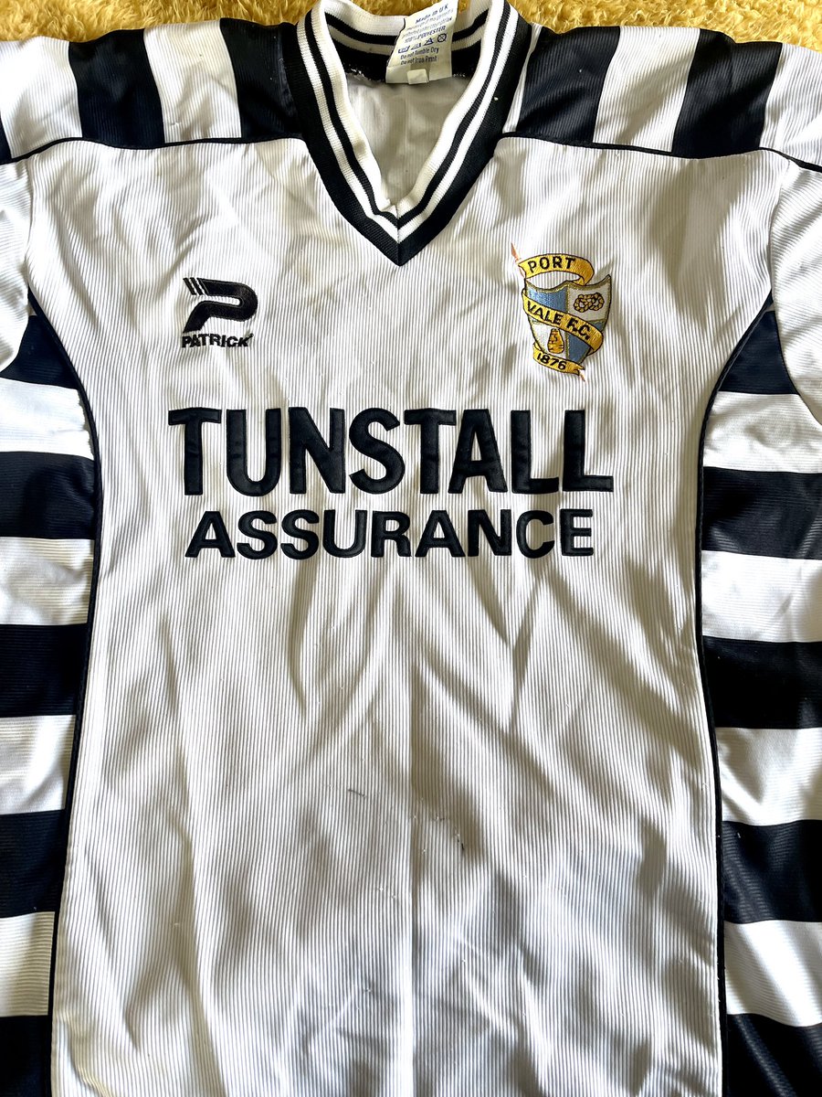 MxndaJay's tweet photo. I think this will be the one for the #RetroMatchDay @OfficialPVFC - my all time fave @McPheeStephen33 π€ https://t.co/3bNYxceDsd