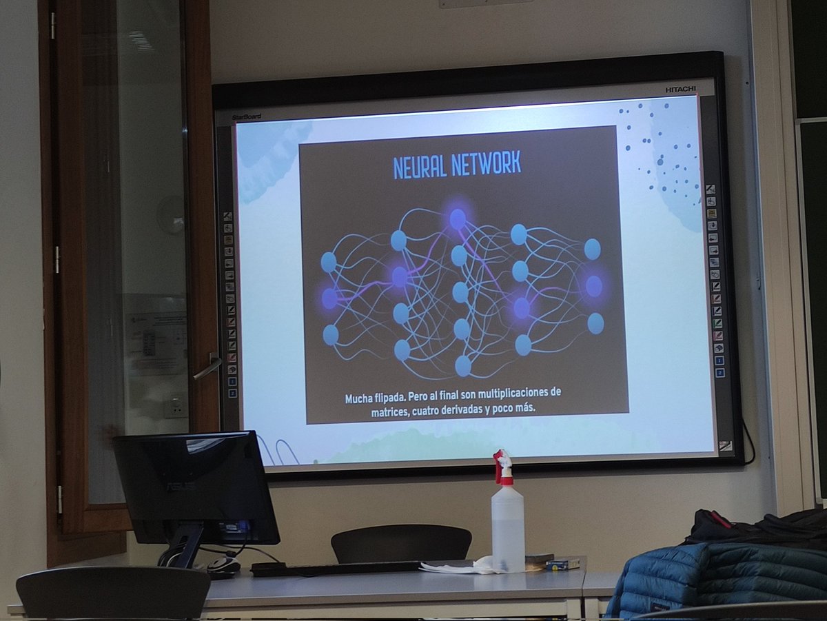 berta_md29's tweet photo. Charla sobre las redes neuronales con @ivanprado @SegoTechTrain #UVa #Segovia #networking https://t.co/G0WuS3Pd6I