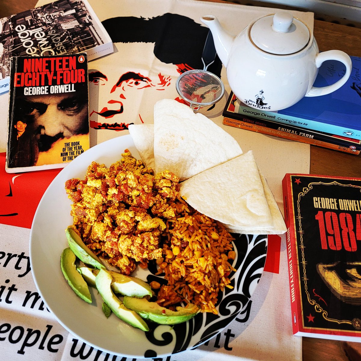 New episode! George Orwell's 1984 with scrambled tofu. Listen now 👉bit.ly/3u2TAFO
#Orwell #Vegan #Breakfast
