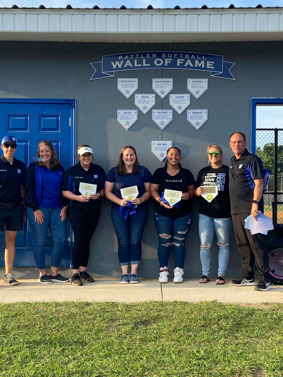 BHSRATTLERFAST1's tweet photo. Wall of Fame Induction was Awesome! Kasie Cheney, Tara Lavery, Jamie Adams and Stephanie Hill join exclusive BHS softball Wall of Fame!  @BHSAthletic1 @BelleviewSports @OcalaGazette @OcalaStarBanner https://t.co/OJUklUhXUN
