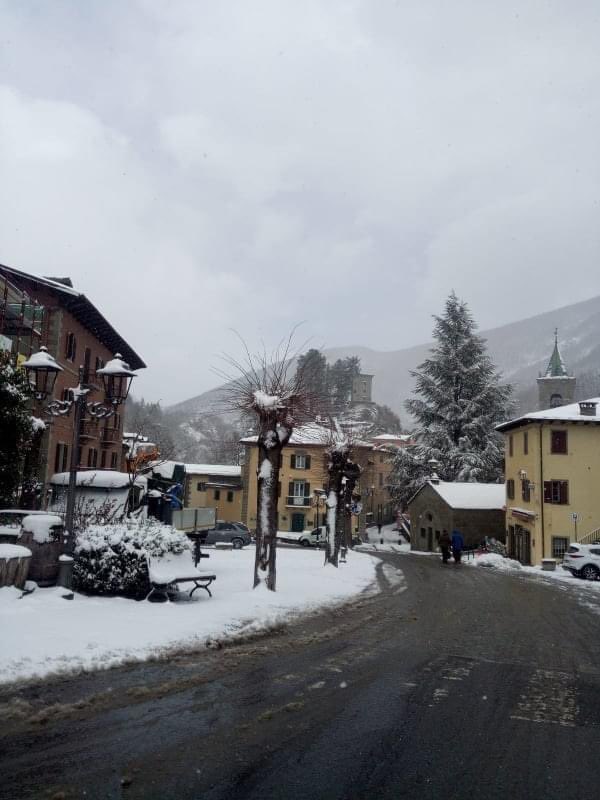 cadibicci's tweet photo. Ancora 15 cm di #neve a #fiumalbo fate attenzione al #ghiaccio.
#càdibicci 
@cadibicci @ModenaDintorni @CimoneSci @FrignanoNews @ModenaDintorni @provinciamodena @pievepelagoinfo @ModenaToday @AppenninoBianco @appenninonews https://t.co/BCQyXoU3HB