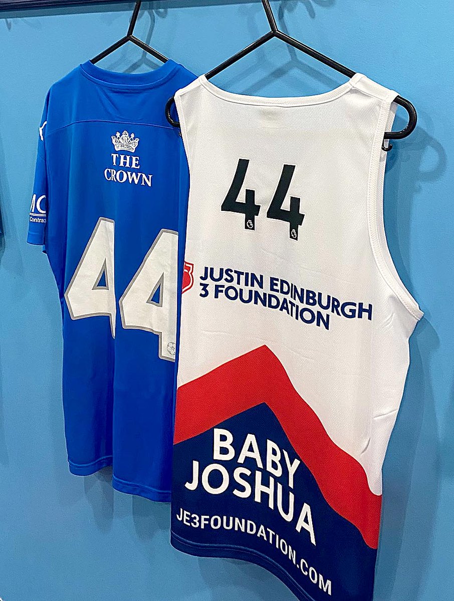 BTFC_HUB's tweet image. Our @BTFC kit man @Haysie09 has laid out our shirts etc for todays match vs @ChipTownFC including @Joshwright4&apos;s special vest for tomorrow&apos;s London Landmarks Half Marathon. Everyone wishes Josh who is running for @JE3Foundation the very best of luck for today and his run. #BTFC